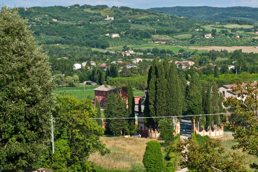 Rosso Porpora Vila Colle Umberto  Exterior foto