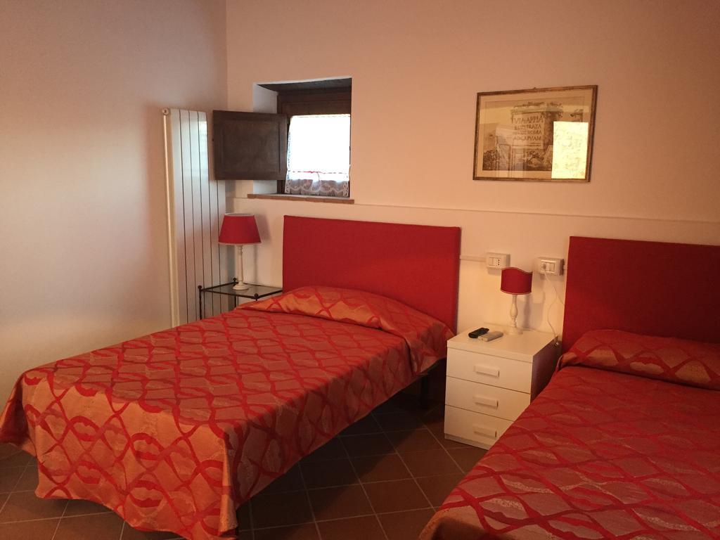 Rosso Porpora Vila Colle Umberto  Exterior foto